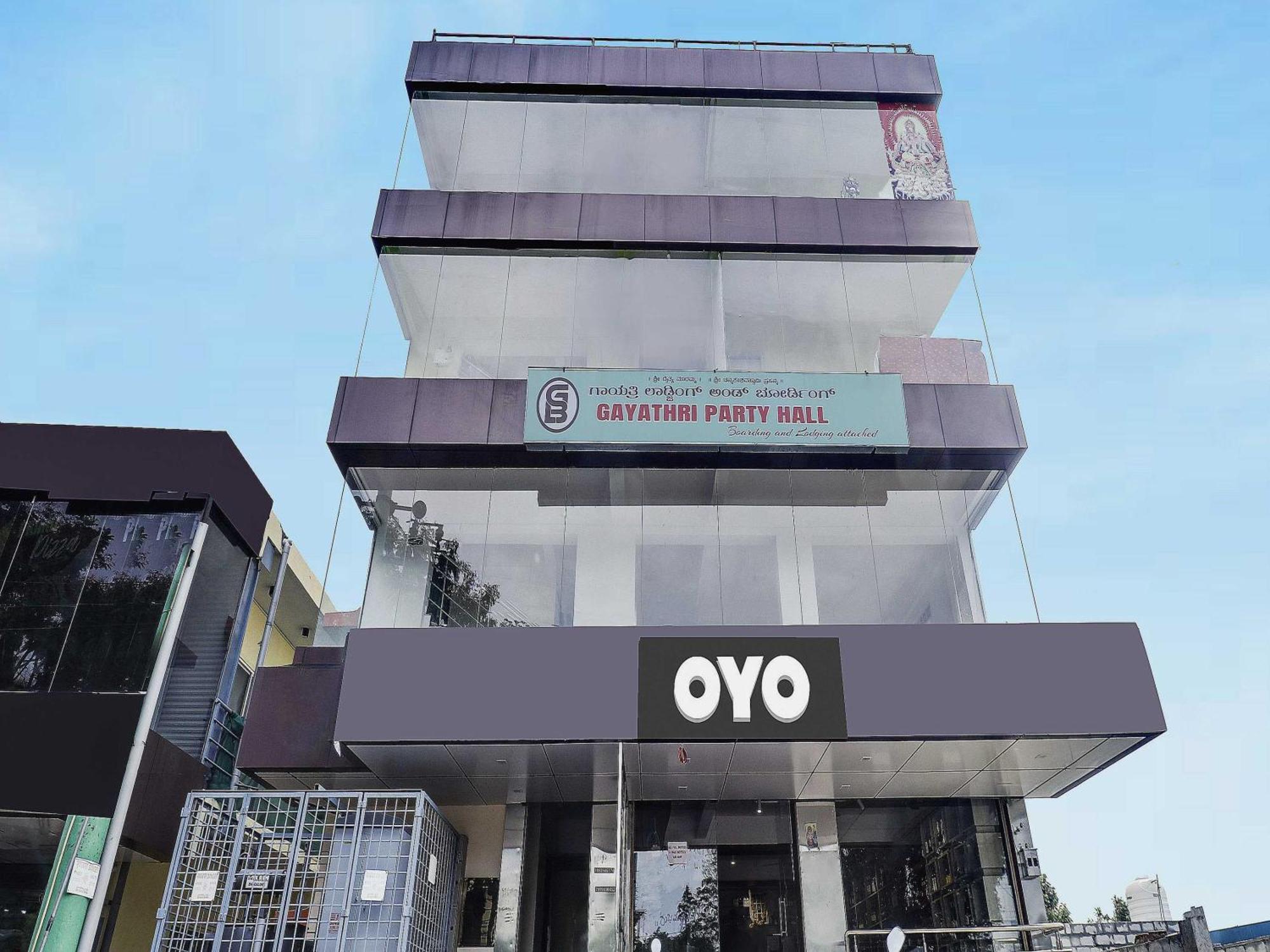 Отель Oyo Flagship Gayathri Lodging & Boarding Бангалор Экстерьер фото