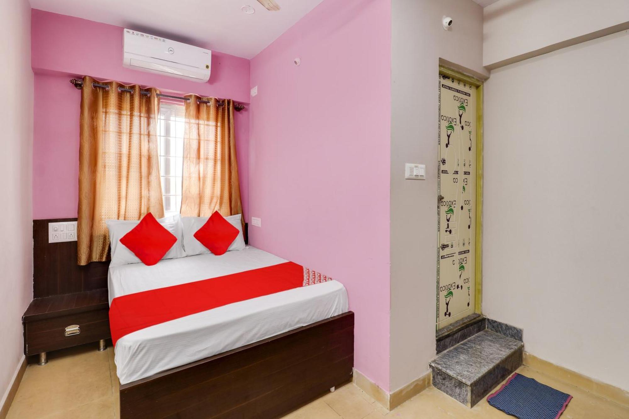 Отель Oyo Flagship Gayathri Lodging & Boarding Бангалор Экстерьер фото