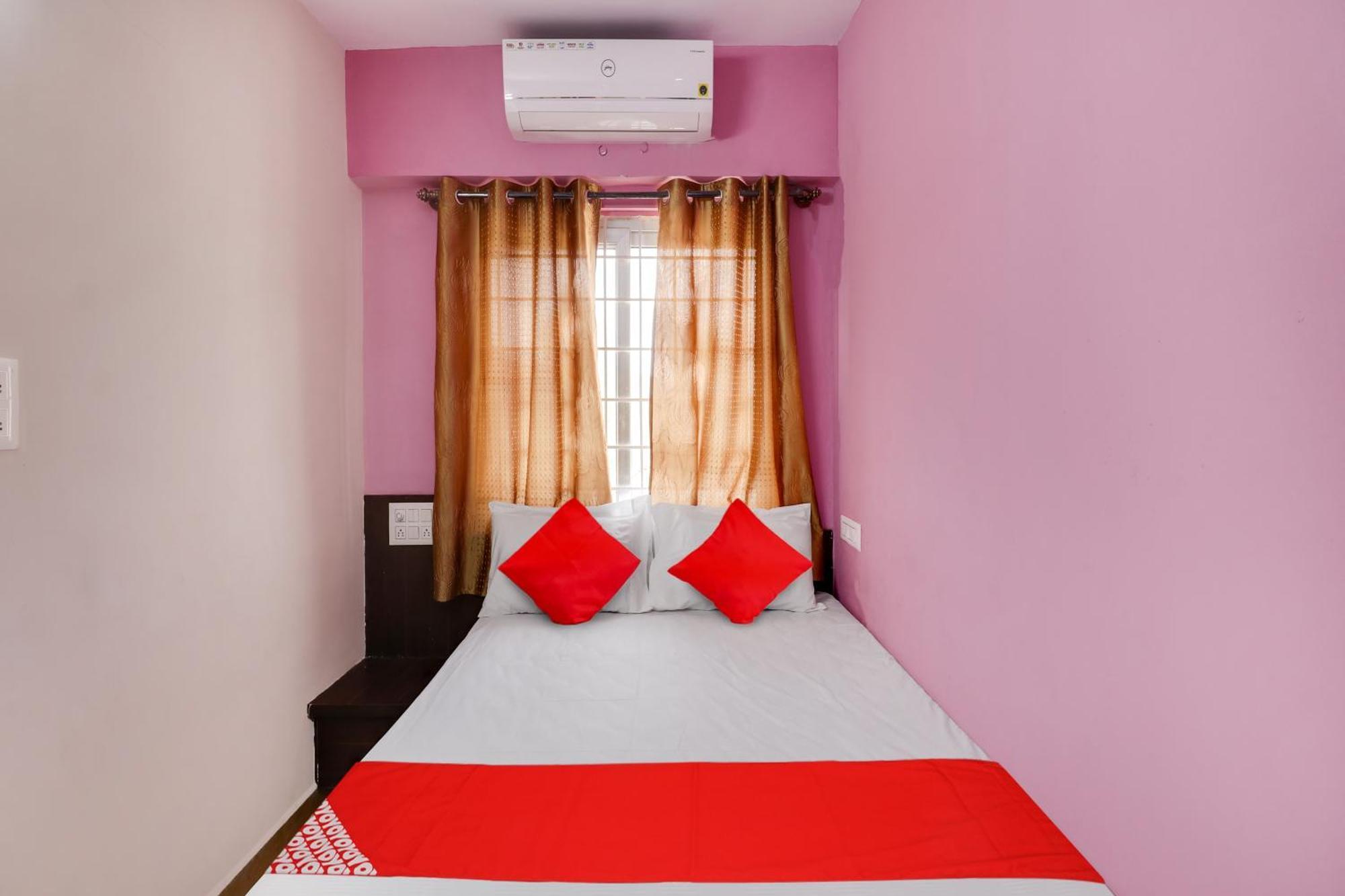 Отель Oyo Flagship Gayathri Lodging & Boarding Бангалор Экстерьер фото