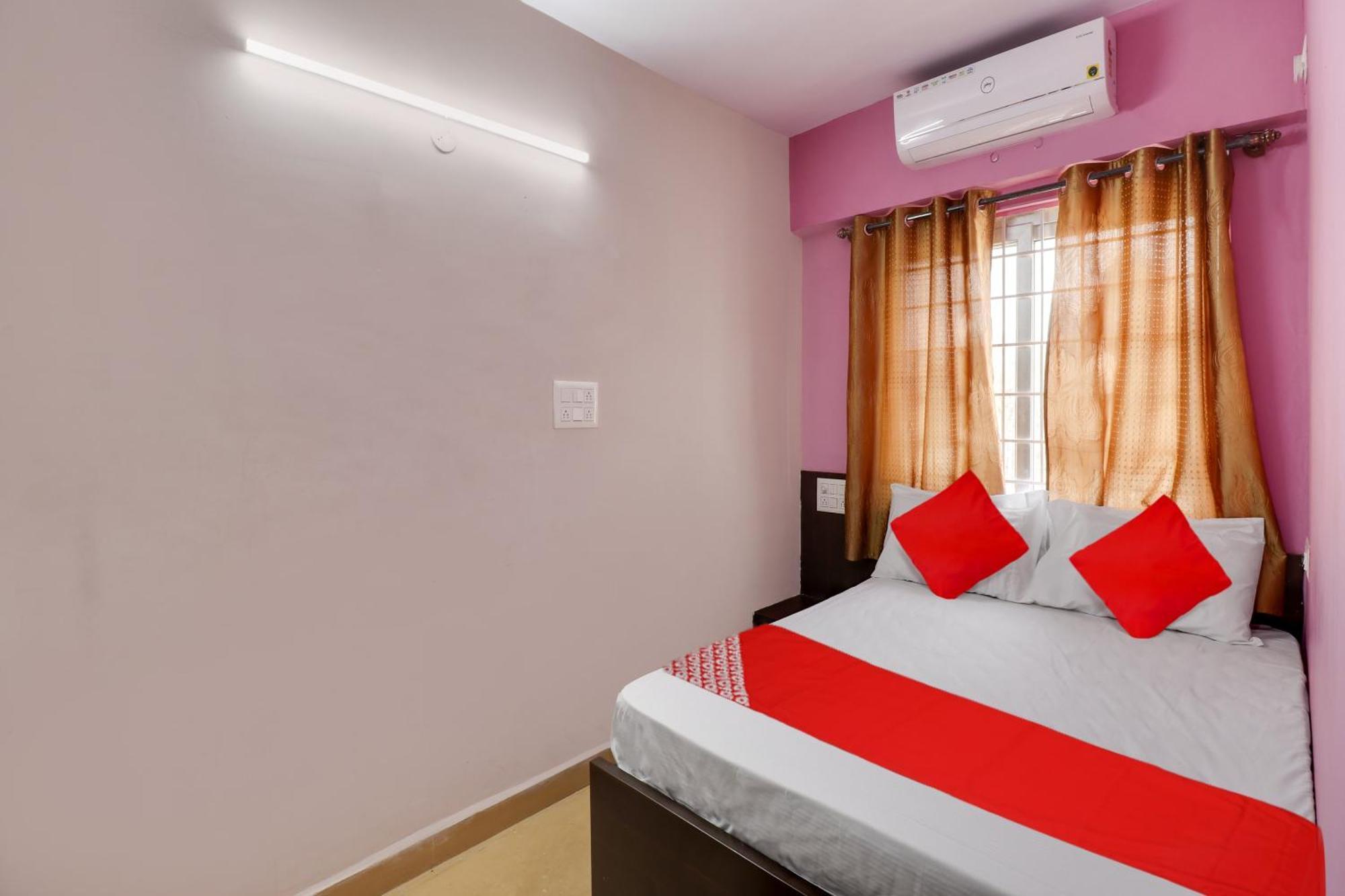 Отель Oyo Flagship Gayathri Lodging & Boarding Бангалор Экстерьер фото