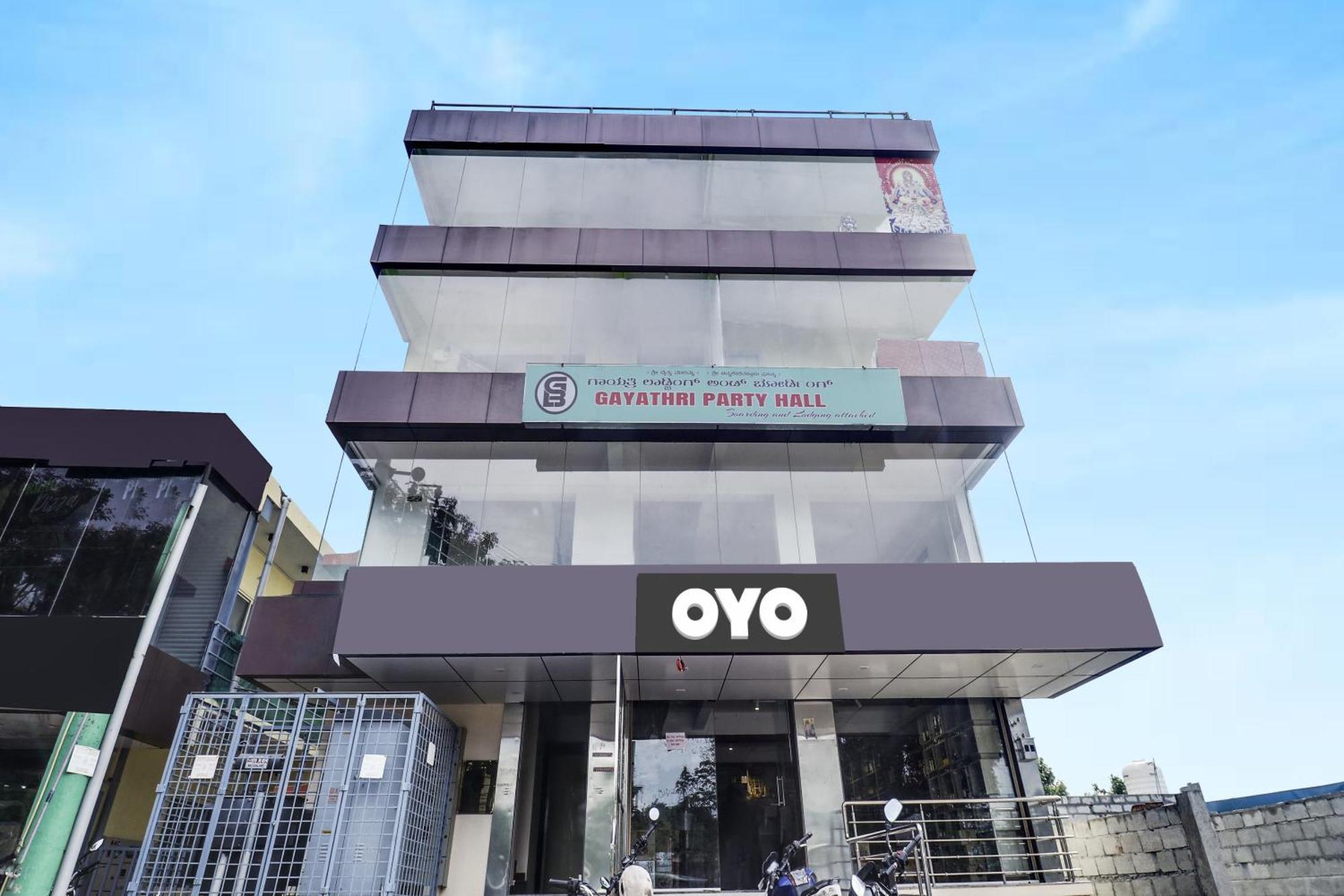 Отель Oyo Flagship Gayathri Lodging & Boarding Бангалор Экстерьер фото